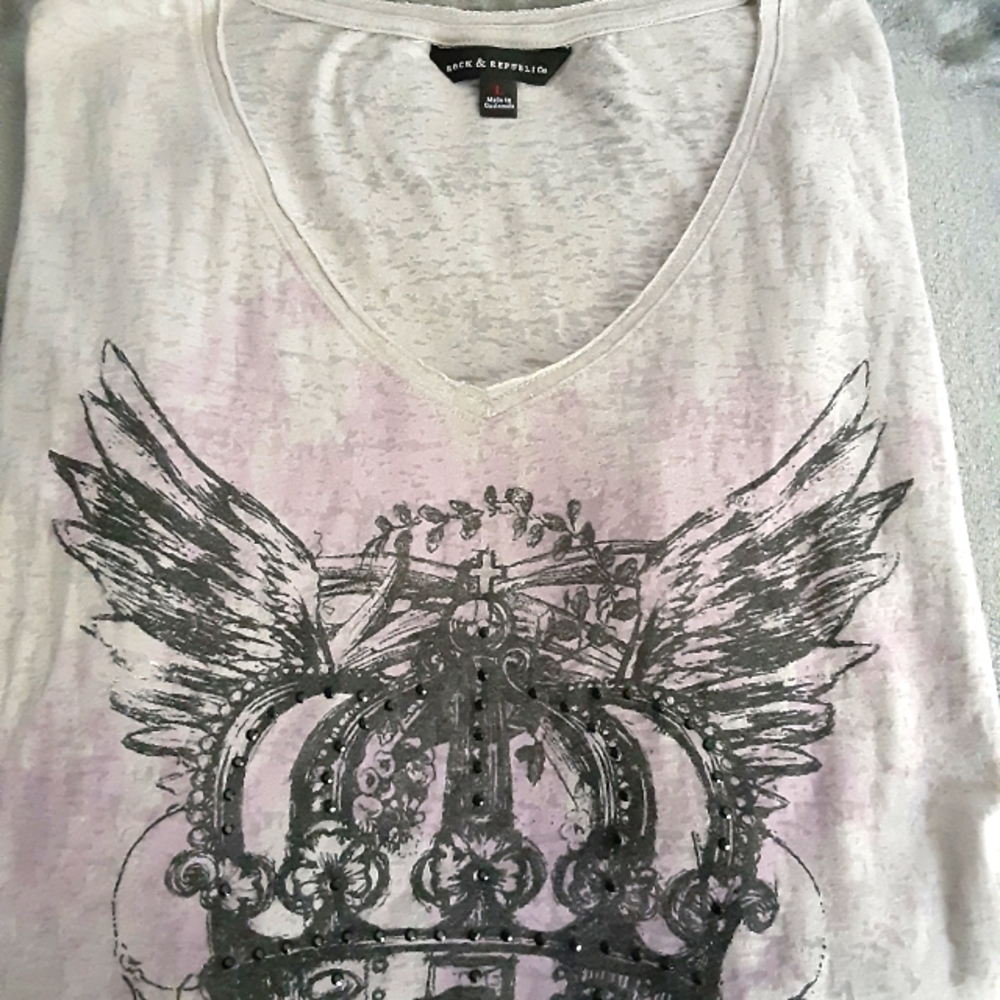 Rock & Republic L short sleeve graphics top gray **see pix for measurements**